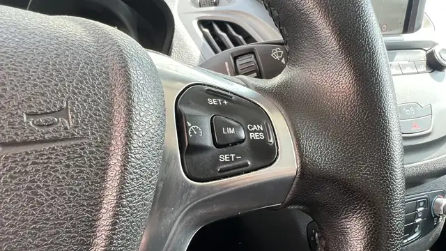 Ford Transit Courier view 20