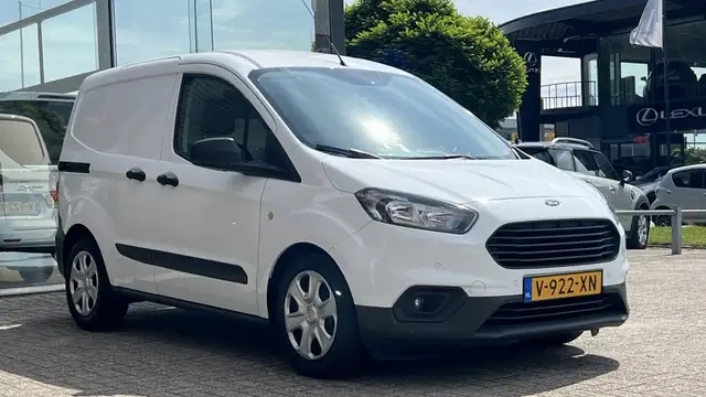 Ford Transit Courier view 6