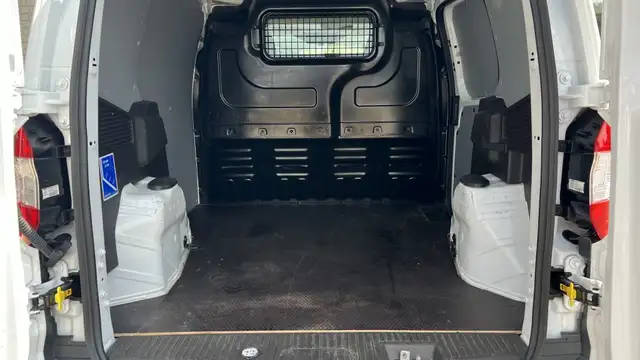 Ford Transit Courier view 12