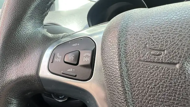 Ford Transit Courier view 19