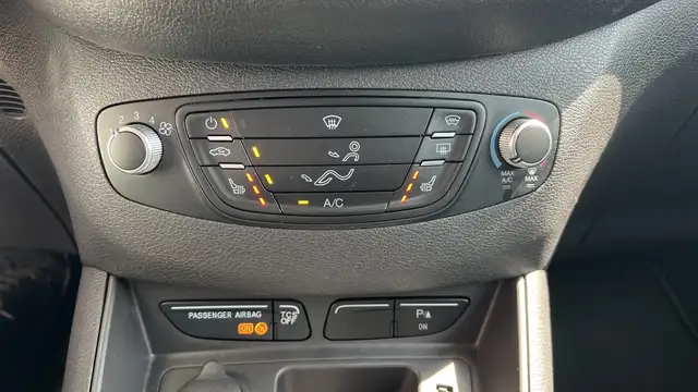 Ford Transit Courier view 13