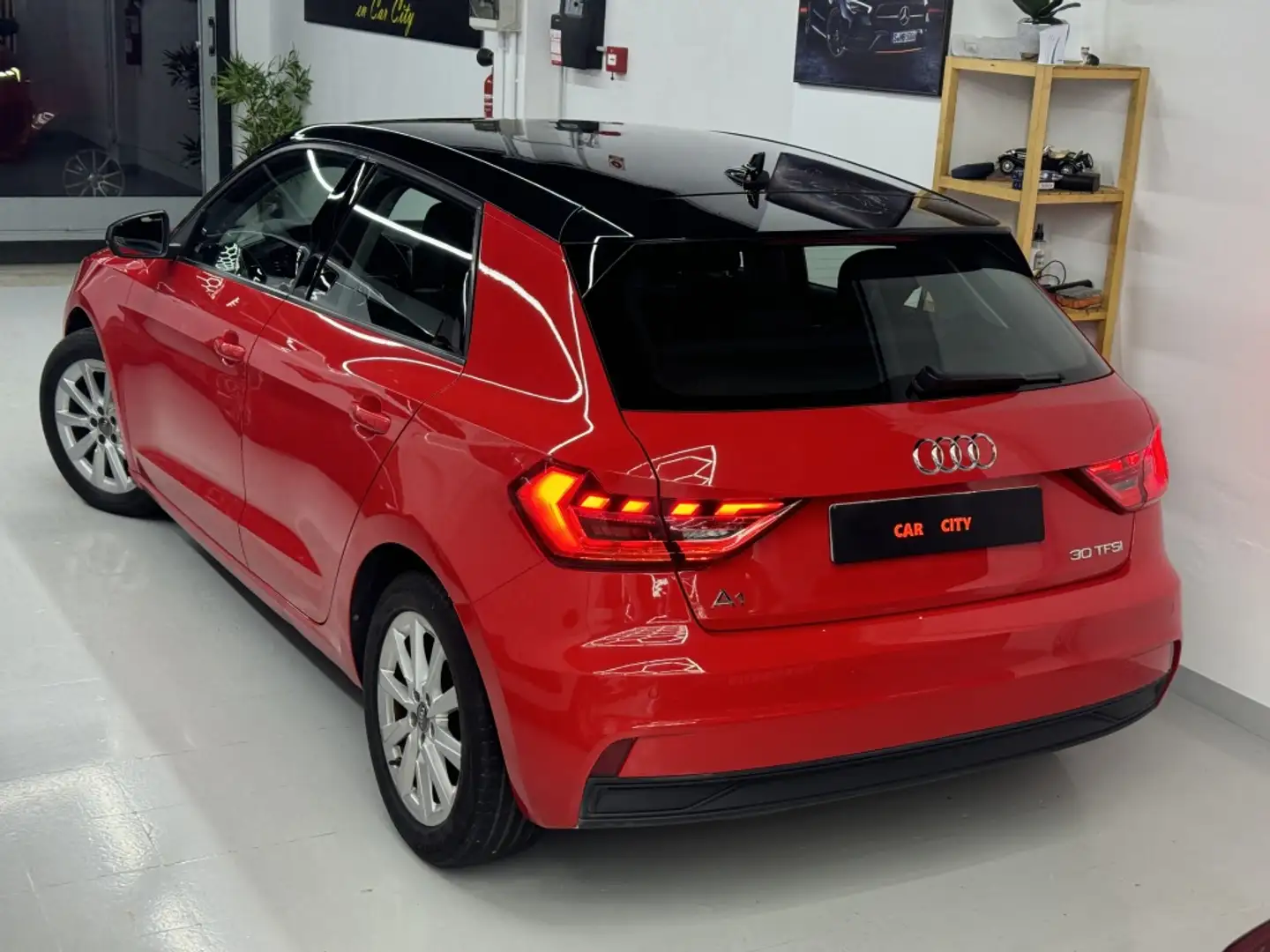 Audi A1 Sportback 30 TFSI Black line Rosso - 2