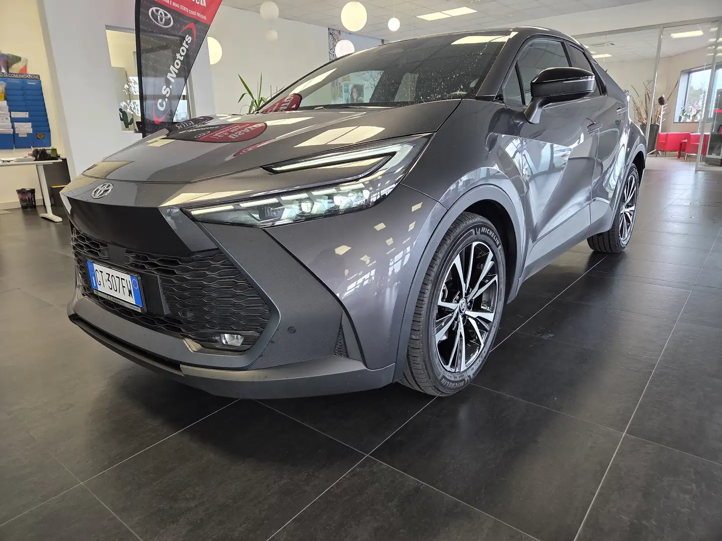 Toyota C-HR C-HR II 2023 1.8 hev Trend fwd e-cvt Gris - 1