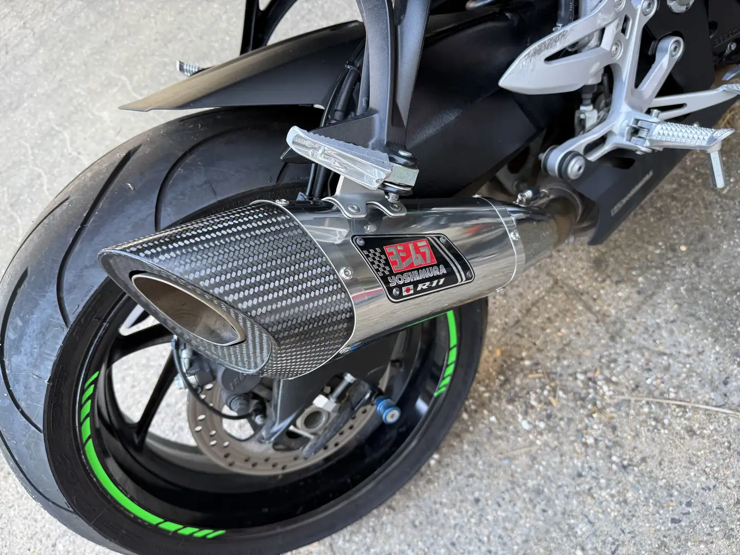 Suzuki GSX-S 1000 Grijs - 2