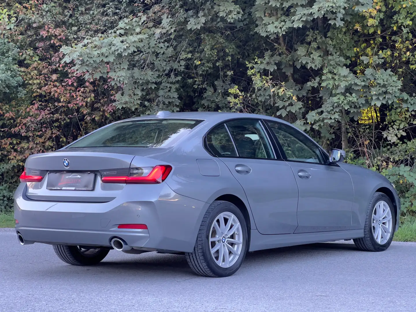 BMW 320 d xDrive Limousine Aut. LED*NAVI*SPUR*LIVE COCKPIT*RÜCKFAHRKAMERA*SHADOW-LINE*ALLRAD*1 BESITZ* Grau - 2