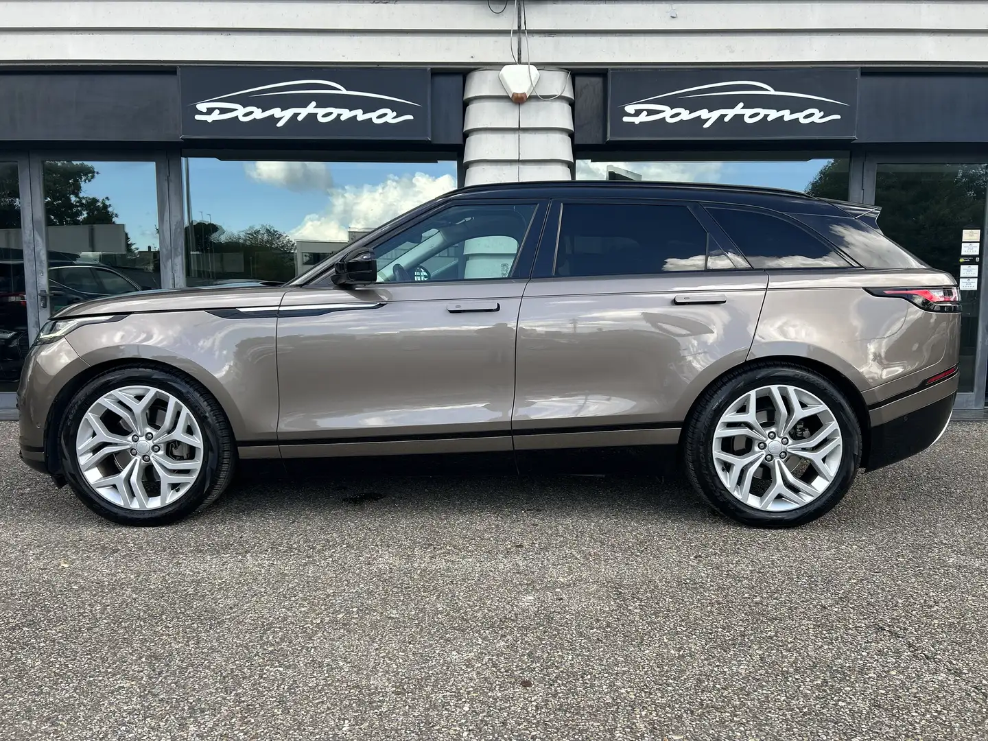 Land Rover Range Rover Velar Range Rover Velar 3.0 V6 sd6 SE 300cv UNICOPROP Bruin - 2