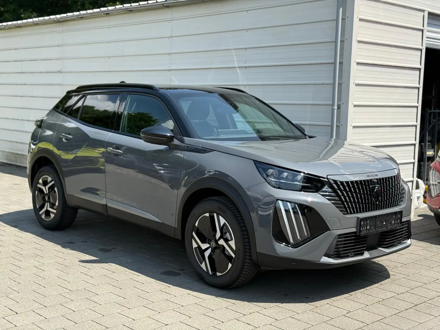 Peugeot 2008 GT HYBRID 145 e-DSC6 *Navi*ACC*Alcantara*SHZ*360°* Grau - 2