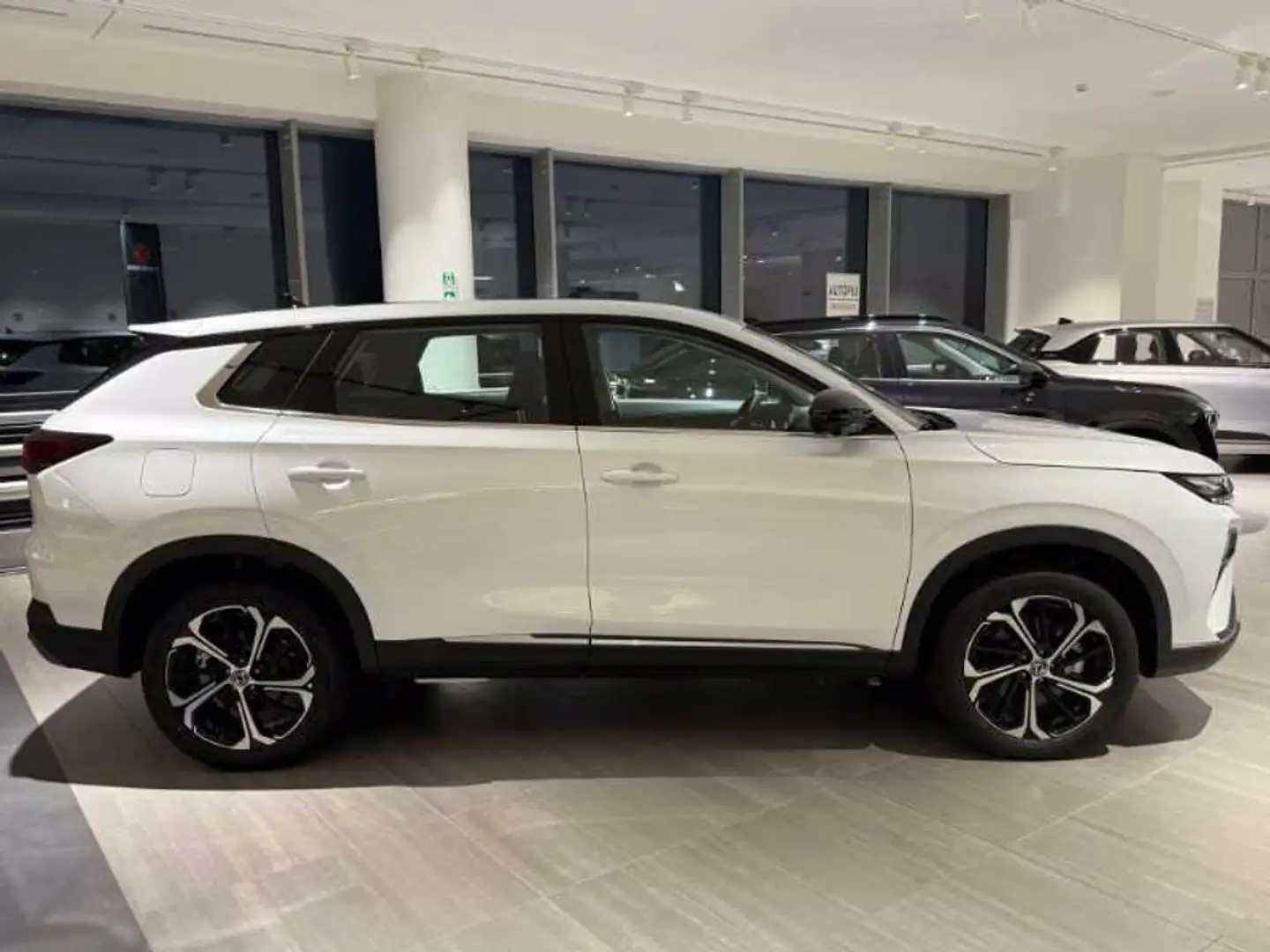 Dongfeng Huge 1.5 t hev e2 mhd500t cvt Weiß - 2