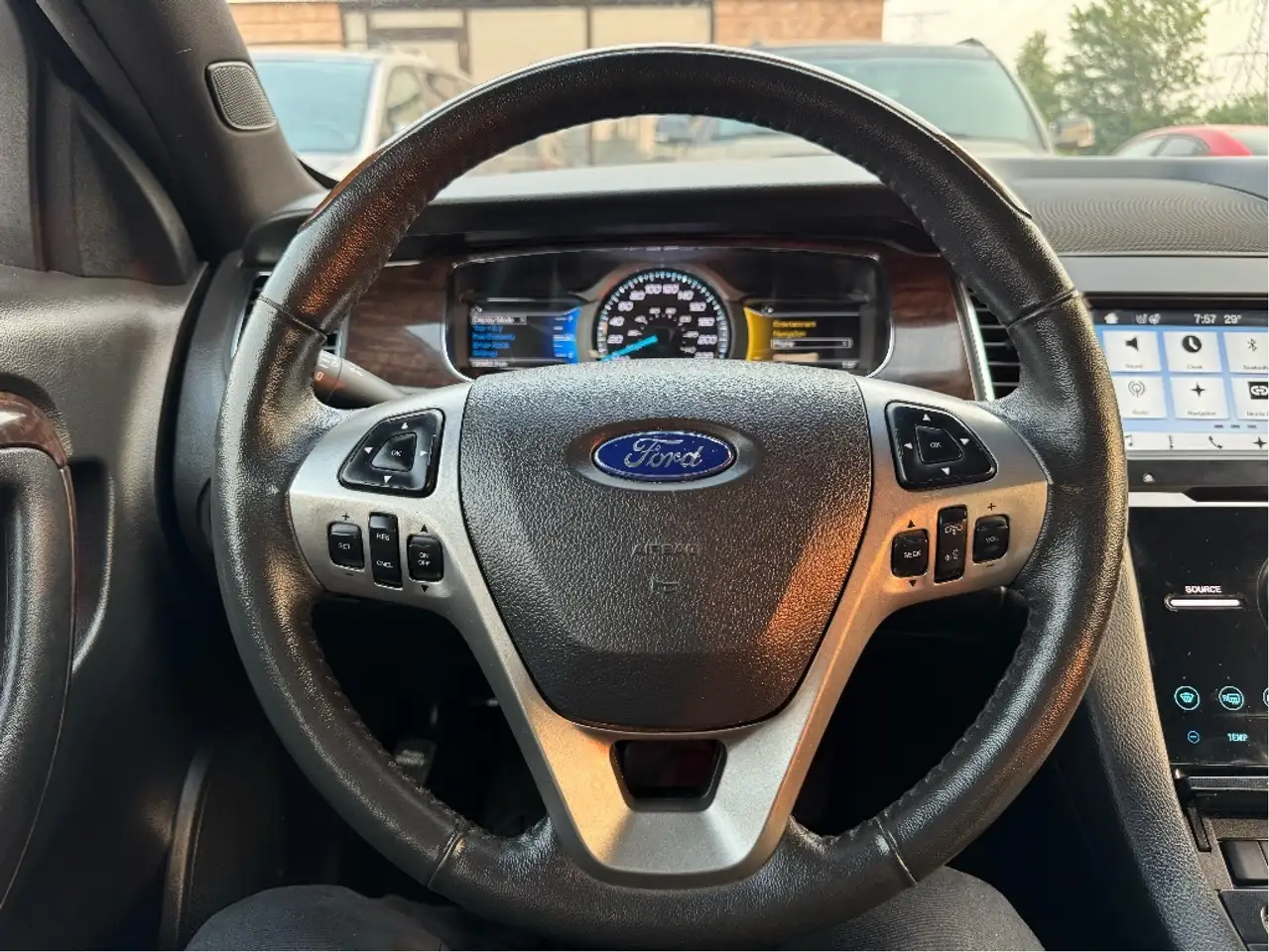 Ford Taurus снимка Ford Taurus
