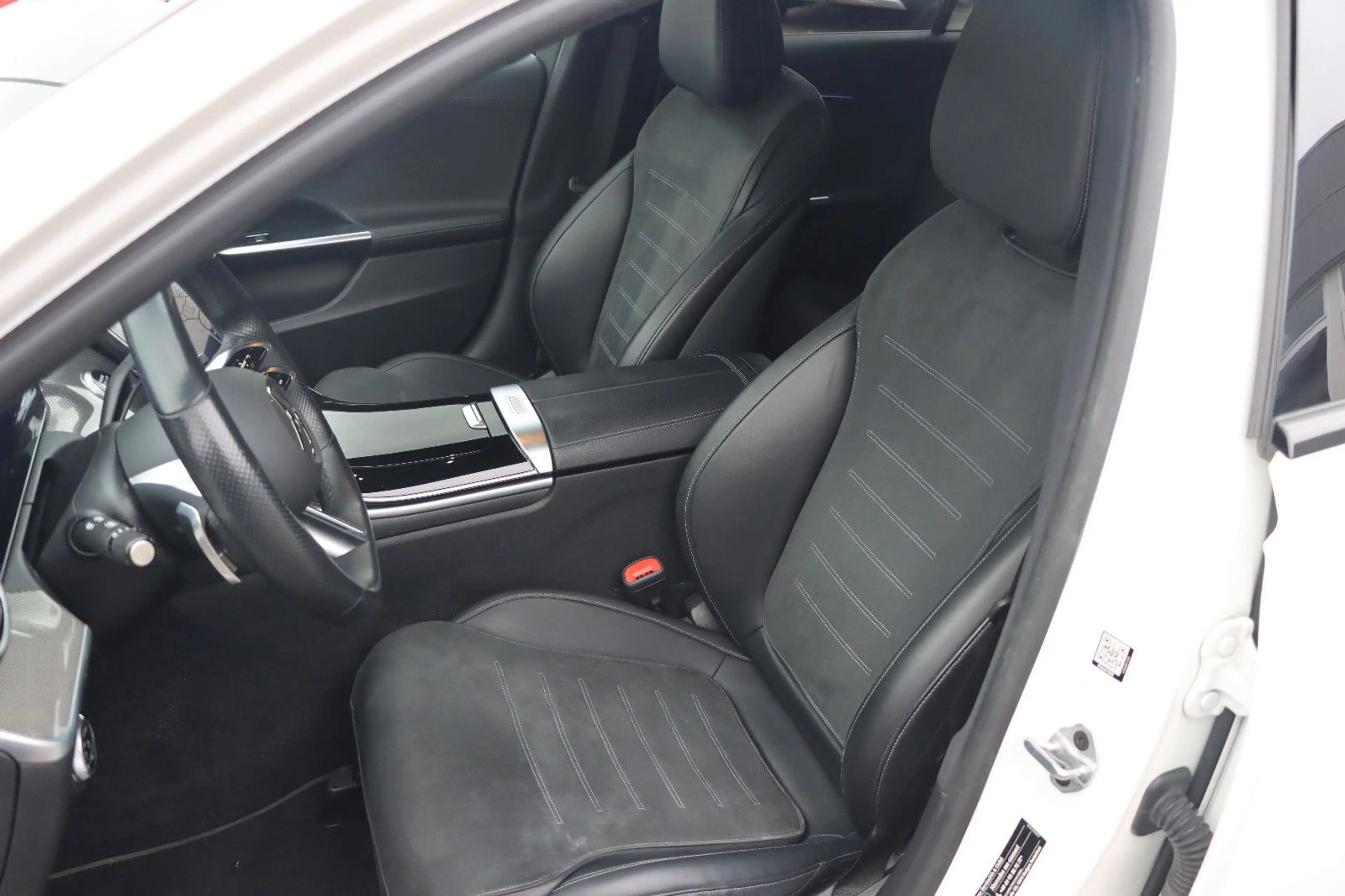 Mercedes-Benz C 220 d AMG-Line l LED l KAMERA l NAVI l AMBIENTE — photo 13