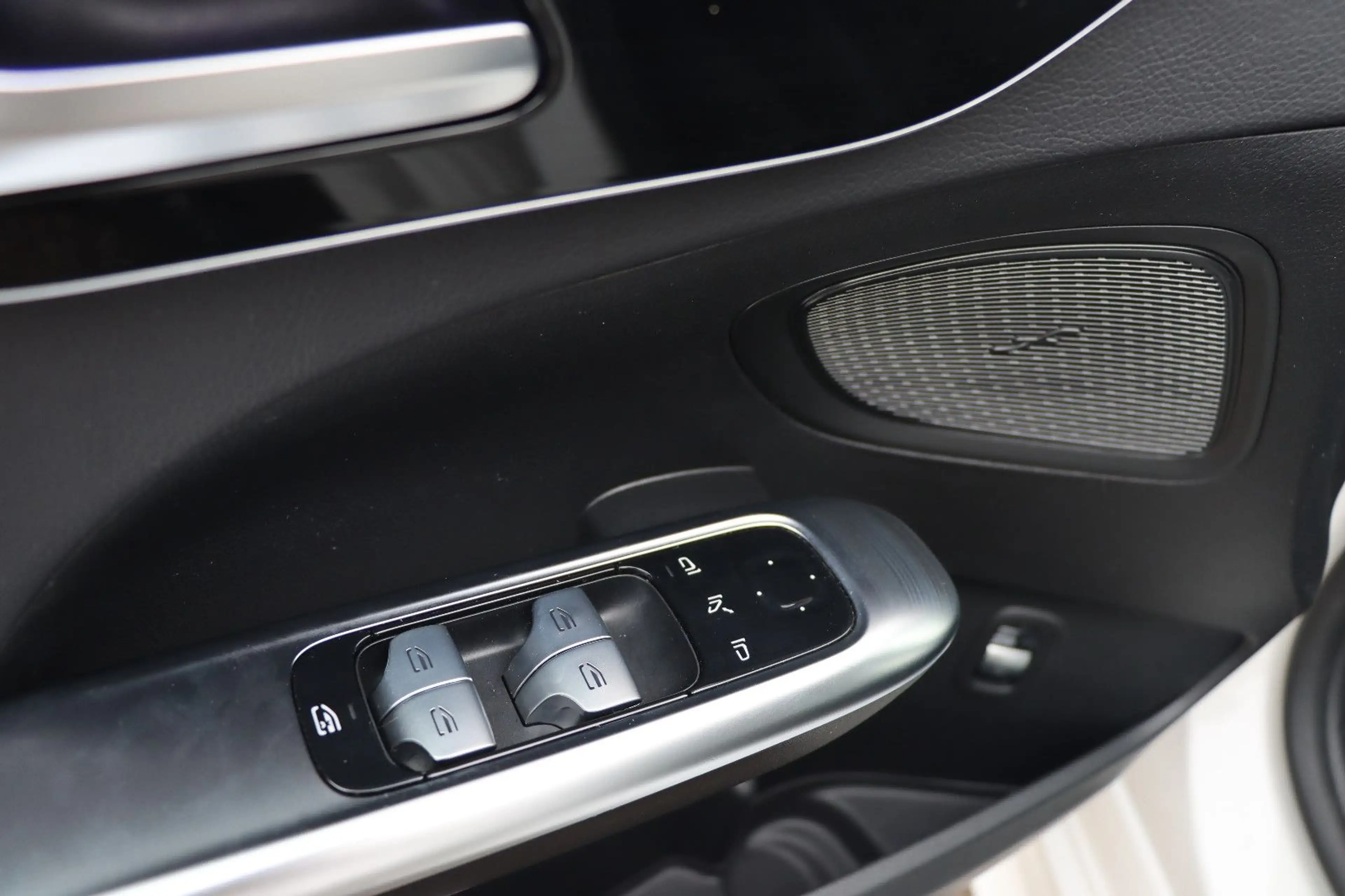 Mercedes-Benz C 220 d AMG-Line l LED l KAMERA l NAVI l AMBIENTE — photo 12