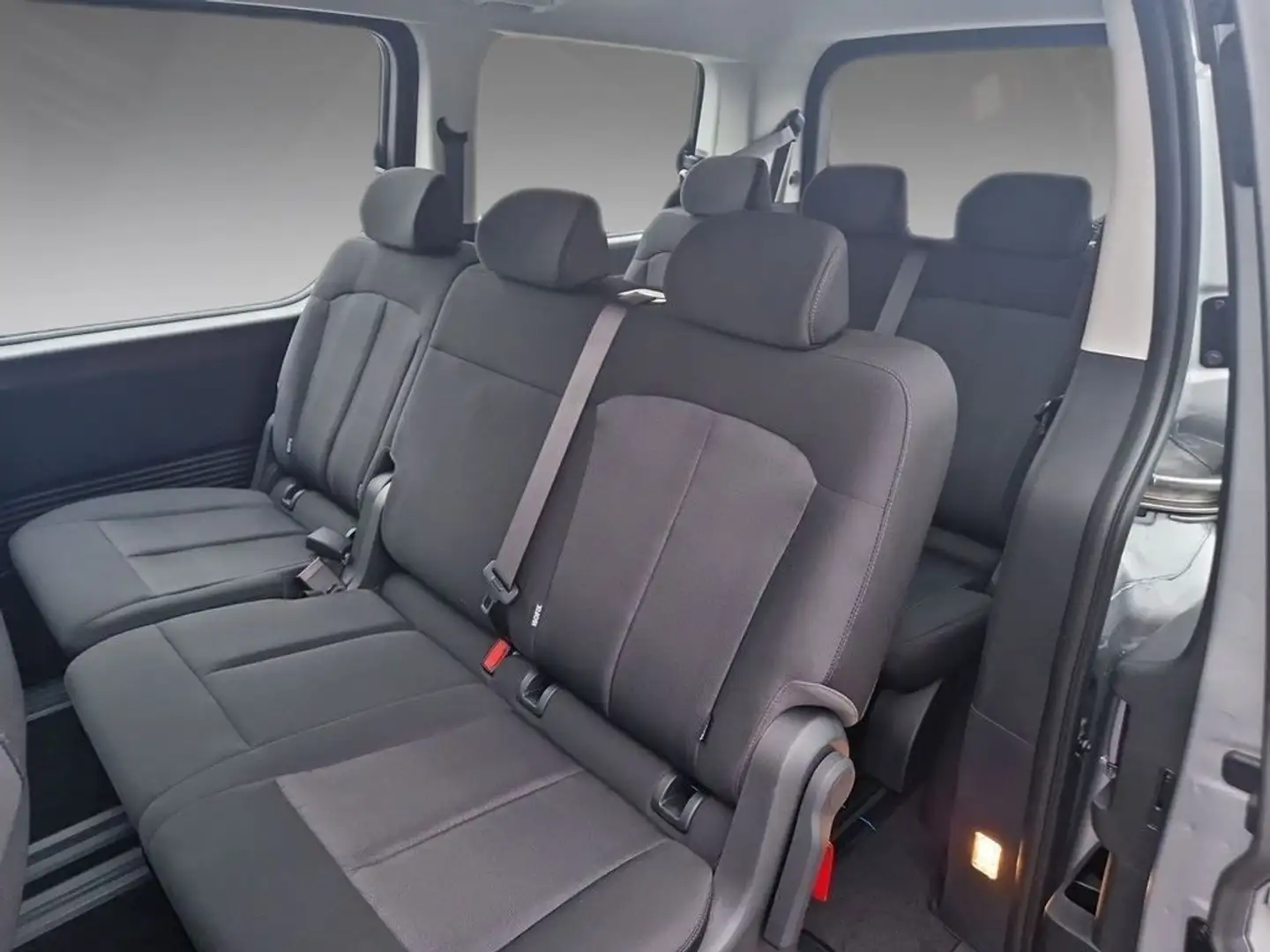 Hyundai STARIA 2.2 AT 9 posti Gümüş rengi - 2