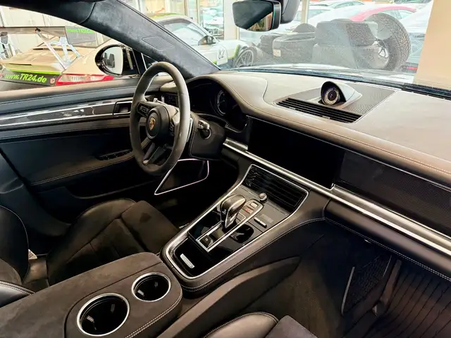 Porsche Panamera view 14