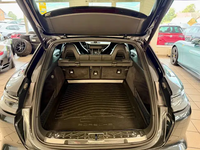 Porsche Panamera view 11