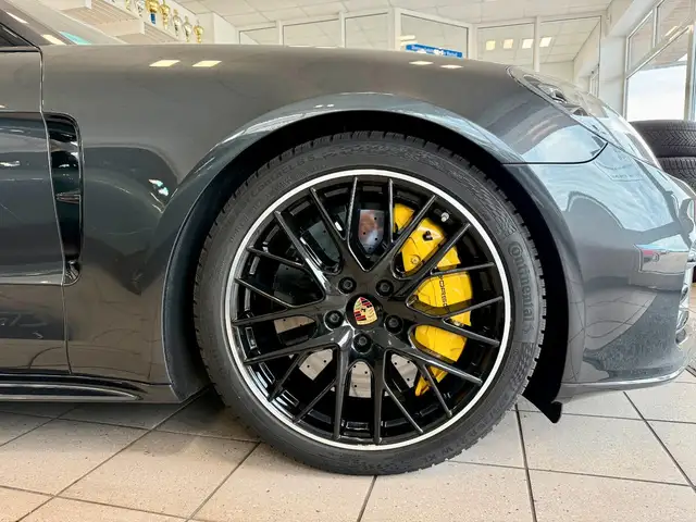 Porsche Panamera view 6