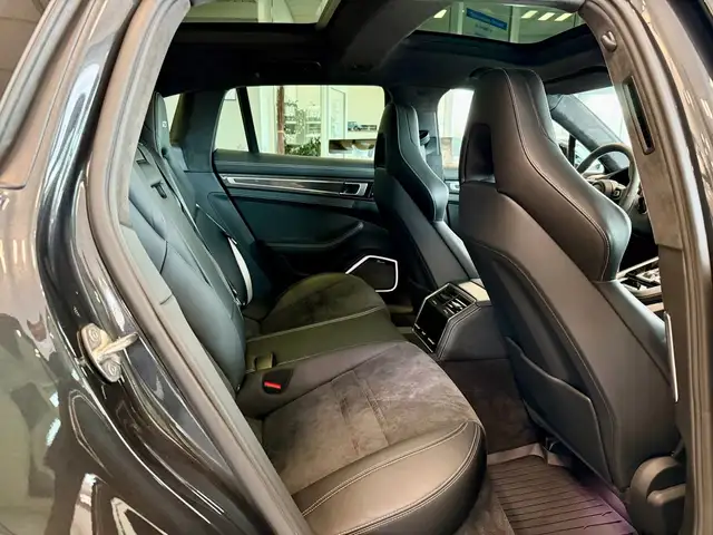 Porsche Panamera view 12