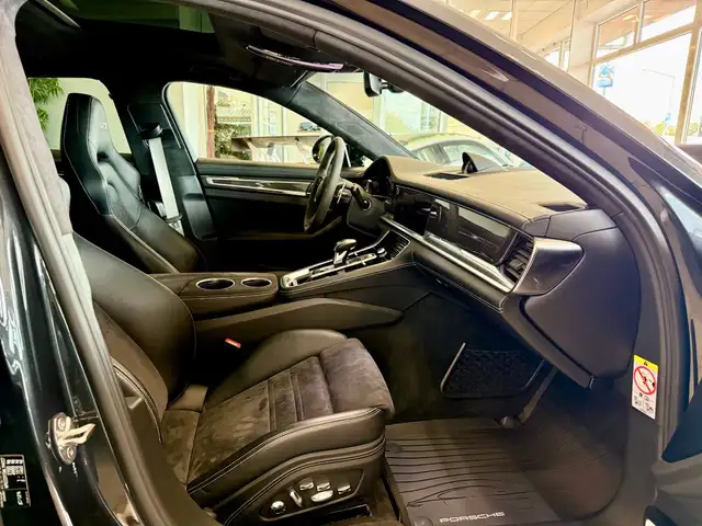 Porsche Panamera view 13