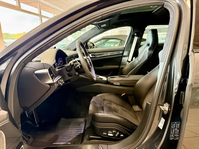 Porsche Panamera view 8