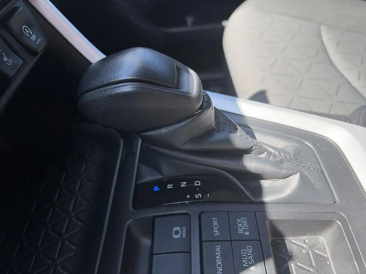 Toyota RAV 4 снимка Toyota RAV 4