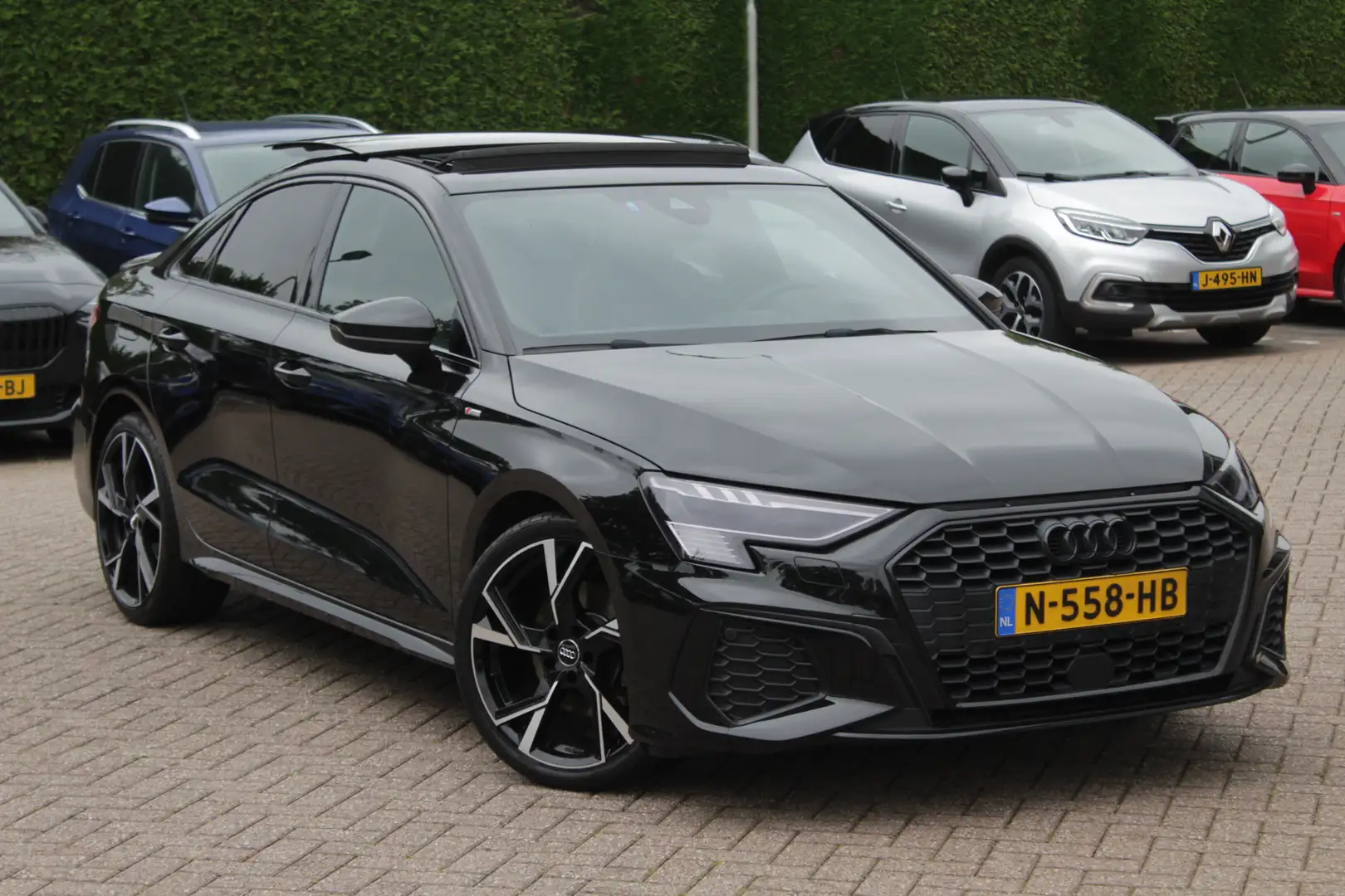 Audi A3 Limousine 30 TFSI S edition / Panoramadak / Camera Noir - 1