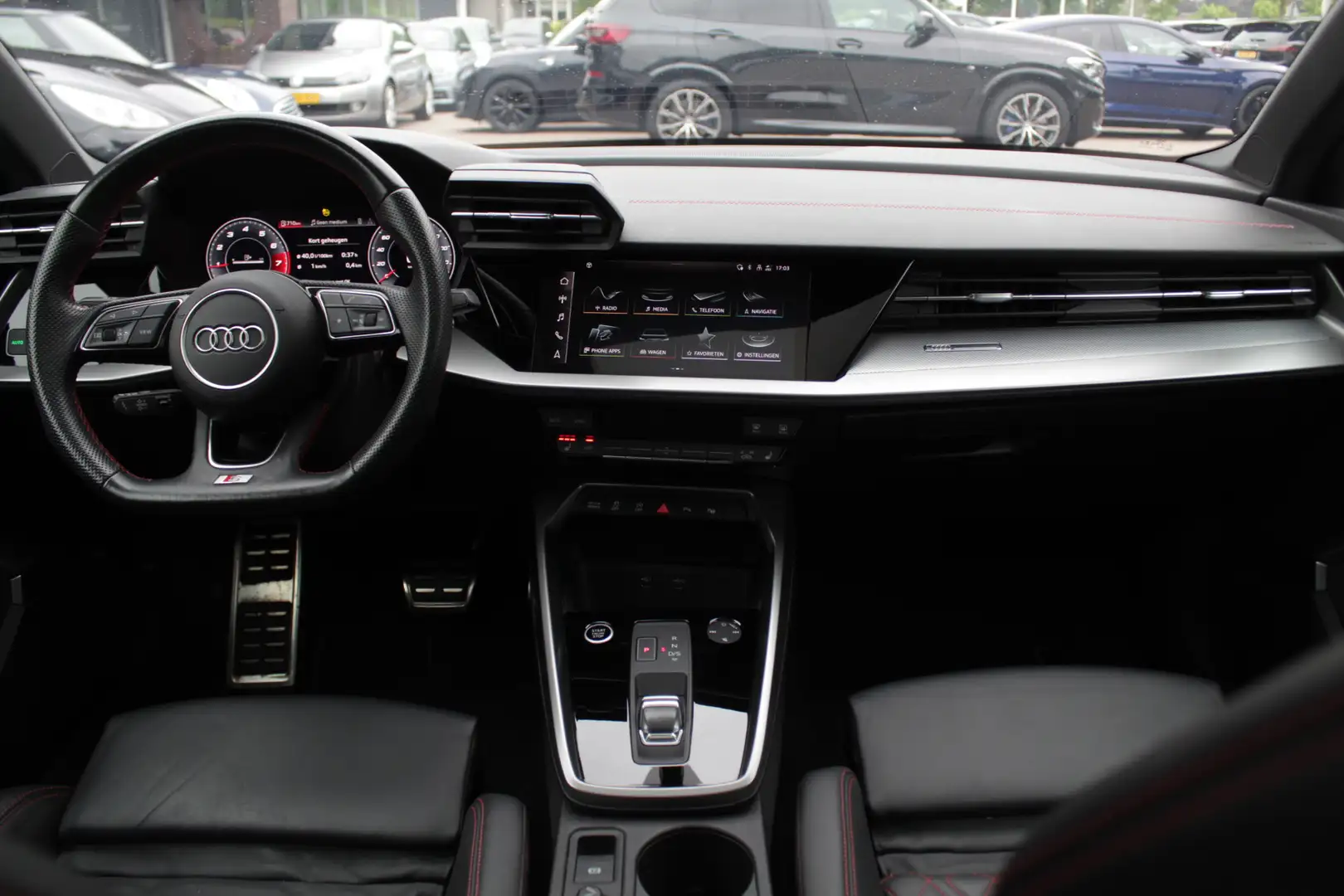 Audi A3 Limousine 30 TFSI S edition / Panoramadak / Camera Noir - 2