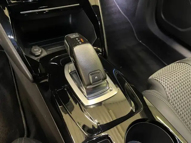 Peugeot 2008 view 8