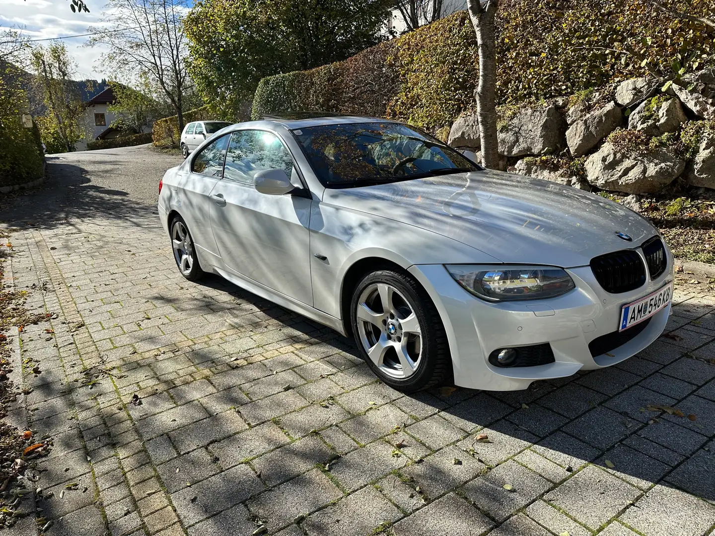 BMW 320 320d Coupé M-Paket Weiß - 1