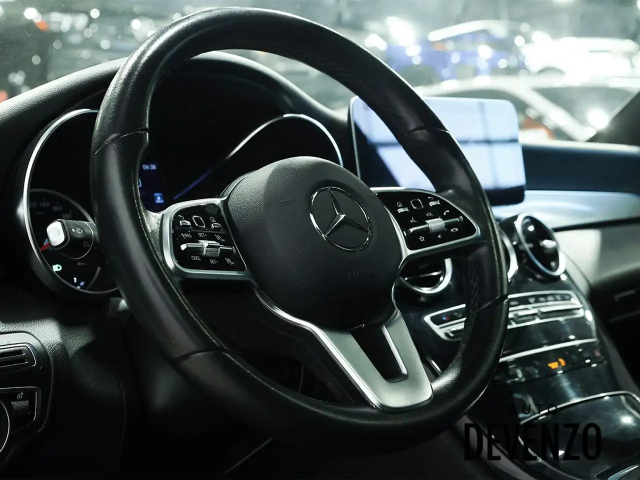 Mercedes-Benz C-Class снимка Mercedes-Benz C-Class