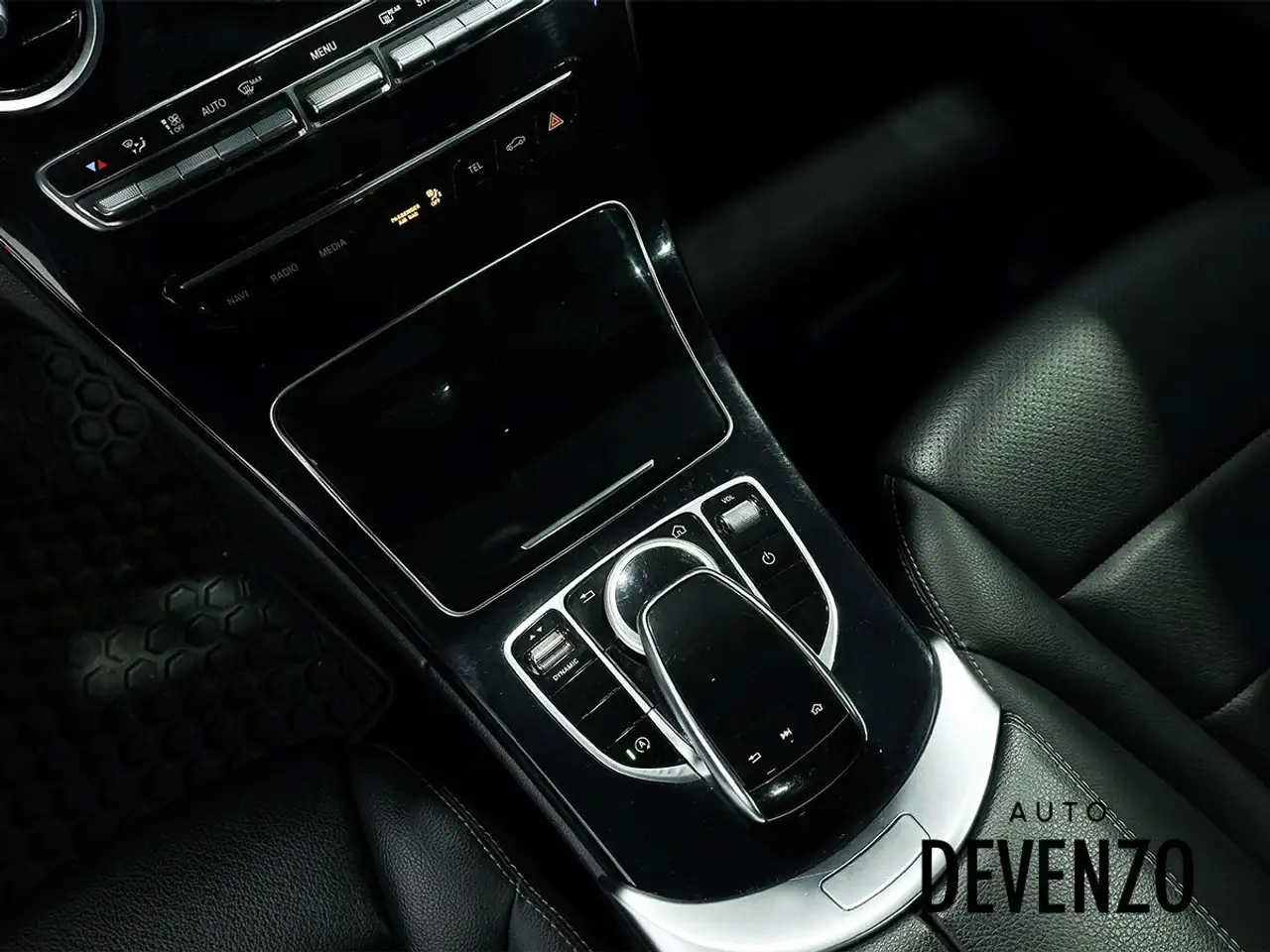 Mercedes-Benz C-Class снимка Mercedes-Benz C-Class