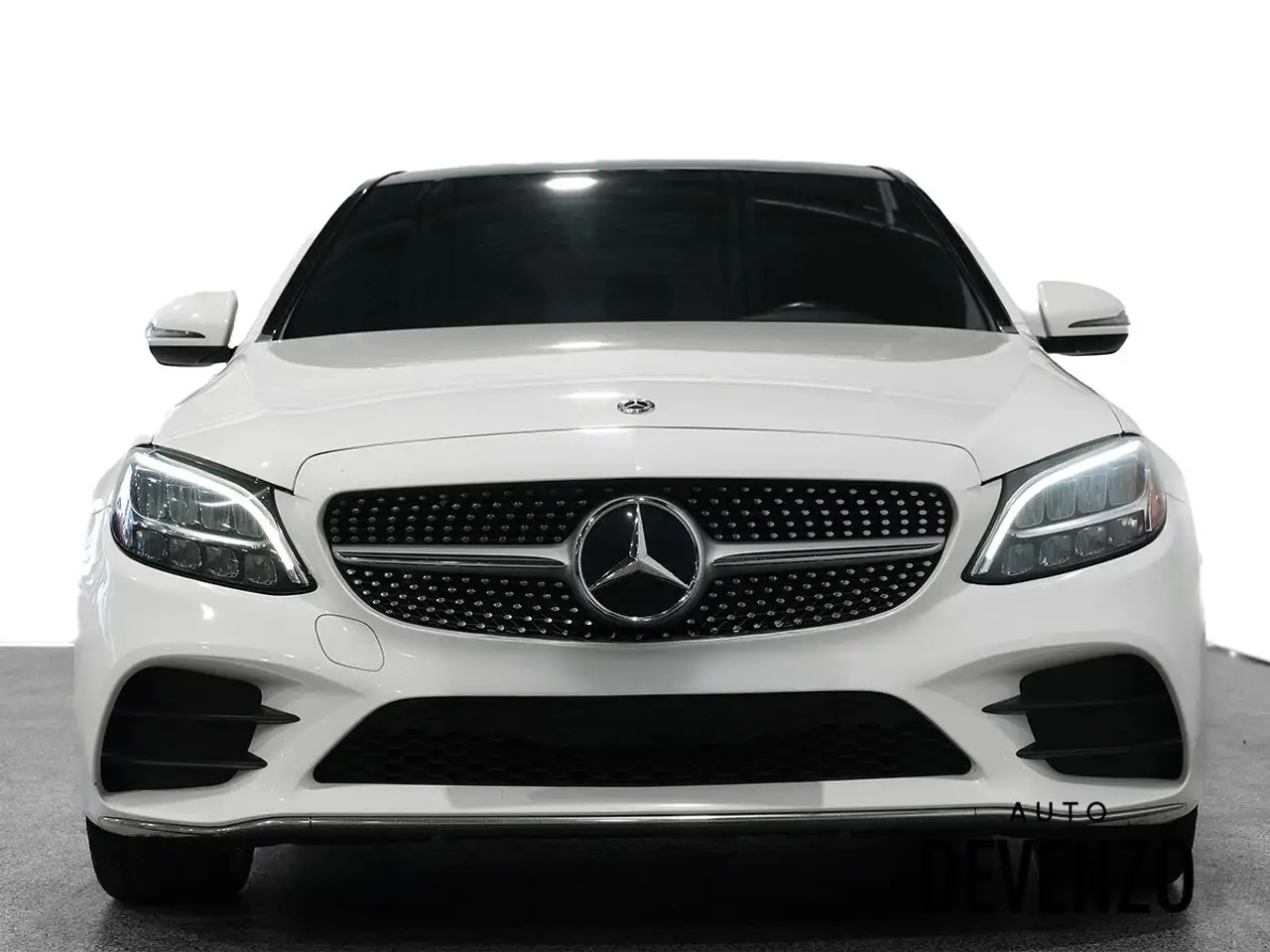 Mercedes-Benz C-Class снимка Mercedes-Benz C-Class