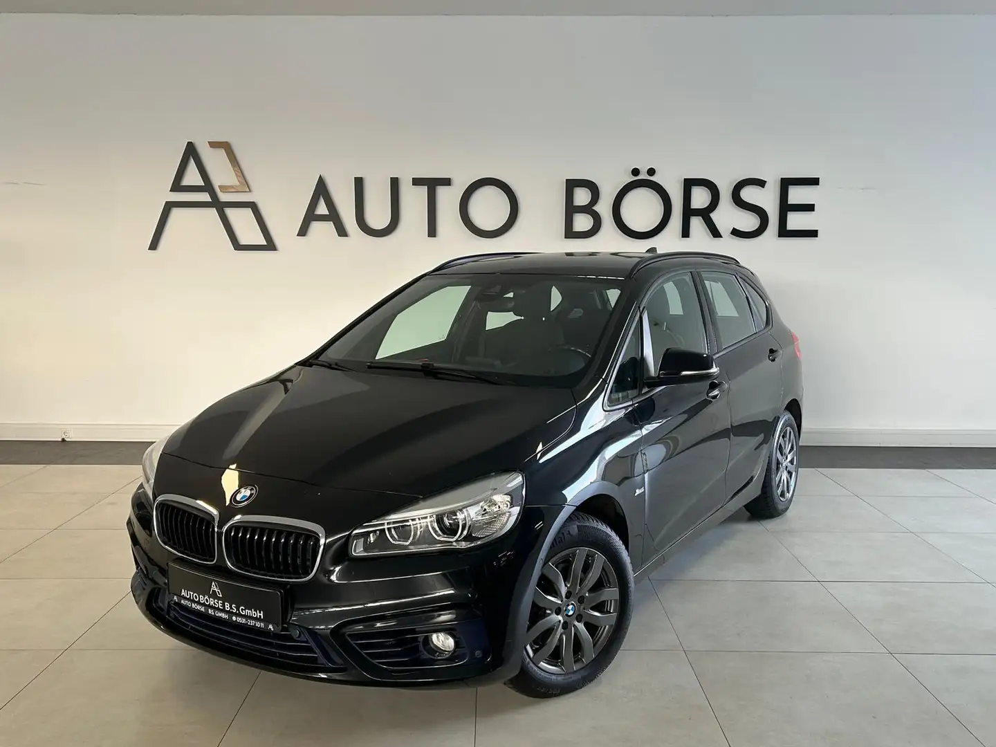 BMW 218 Sport Line Autom*LED*NAVI*AHK Zwart - 1