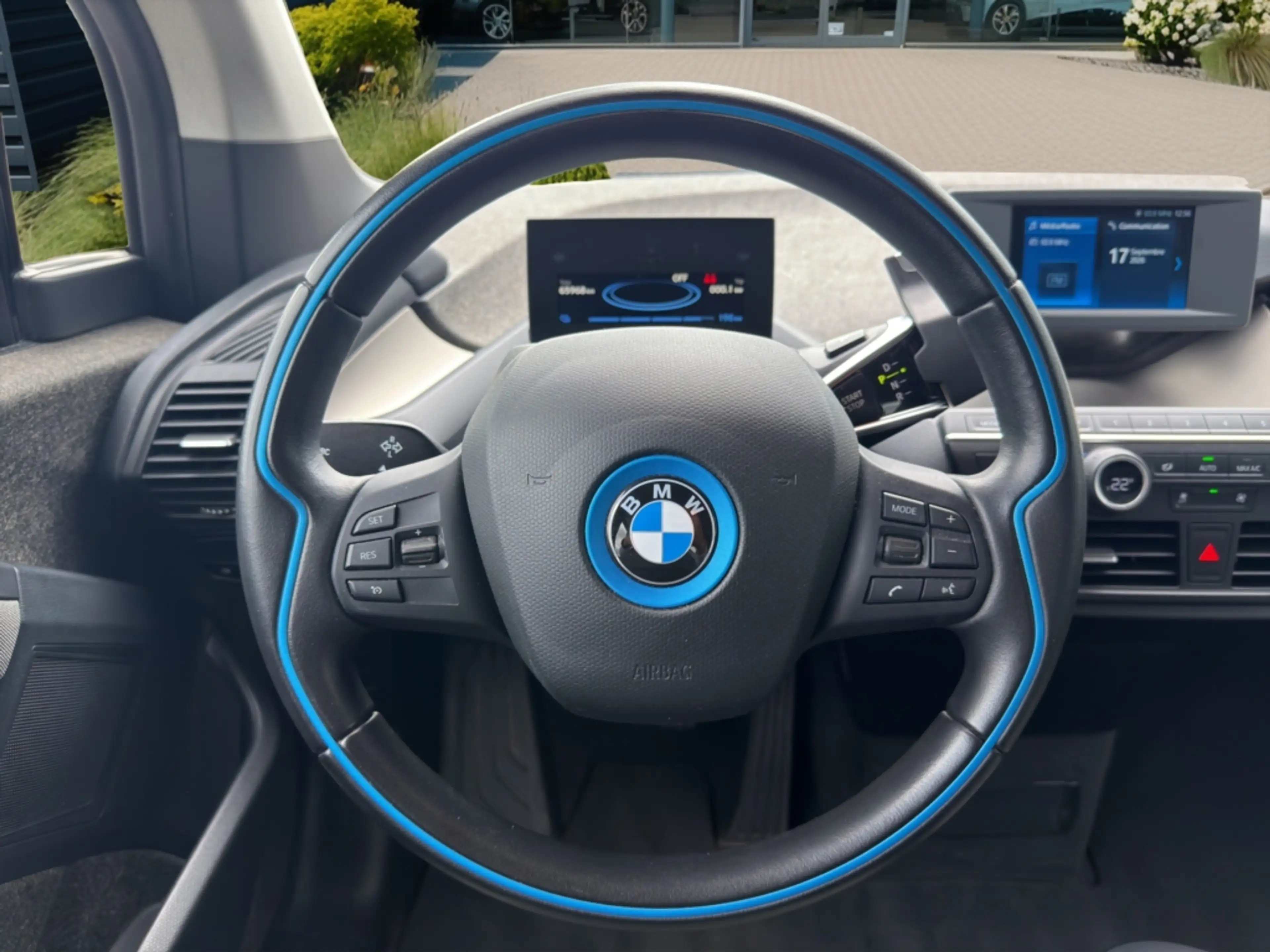 BMW i3 i3s - 42.2 kWh - 184 ch (135 kW) — photo 12