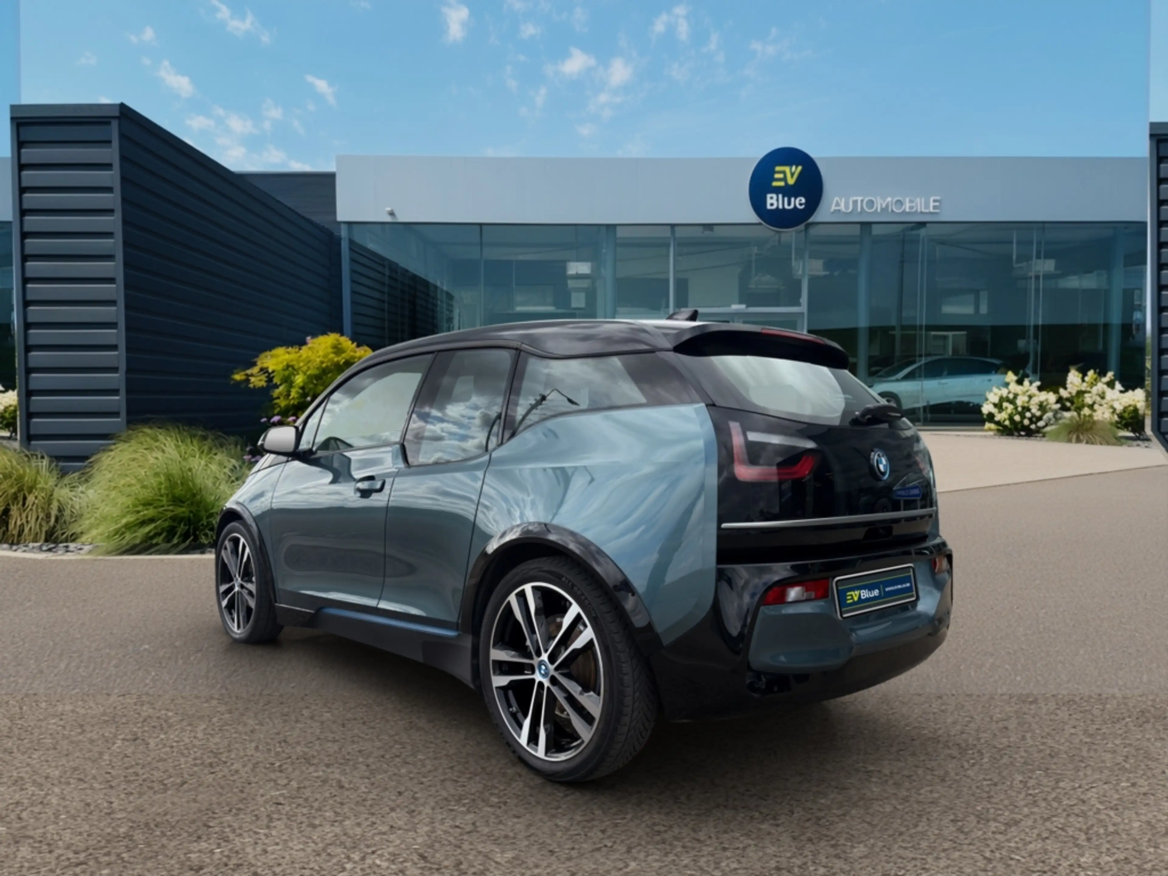 BMW i3 i3s - 42.2 kWh - 184 ch (135 kW) — photo 4