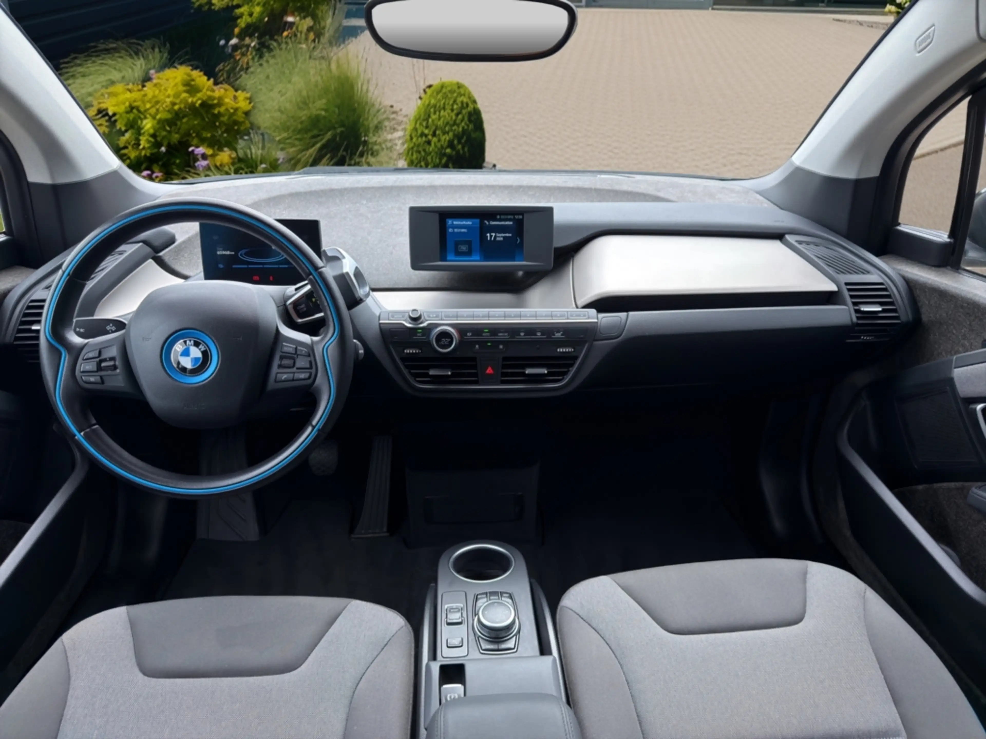 BMW i3 i3s - 42.2 kWh - 184 ch (135 kW) — photo 11
