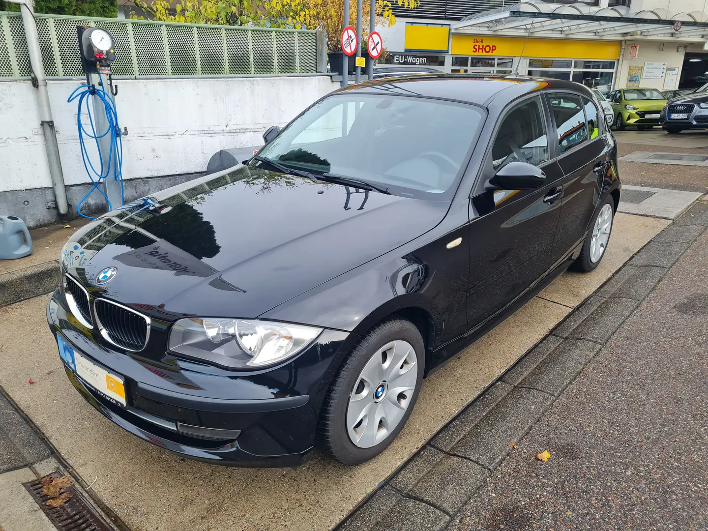 BMW 116 i Advant*SHZ*KLIMA*TÜV 08.27 Export/Händler Noir - 1