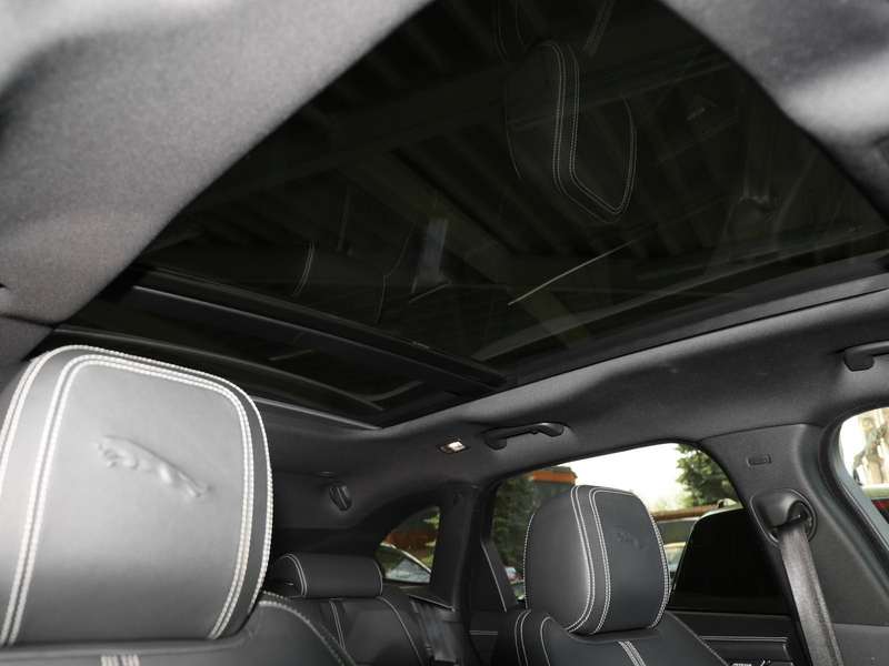 Jaguar F-Pace P400 AWD R-Dynamic  PANO ACC HUD MERIDIAN — photo 12