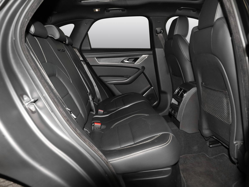 Jaguar F-Pace P400 AWD R-Dynamic  PANO ACC HUD MERIDIAN — photo 4