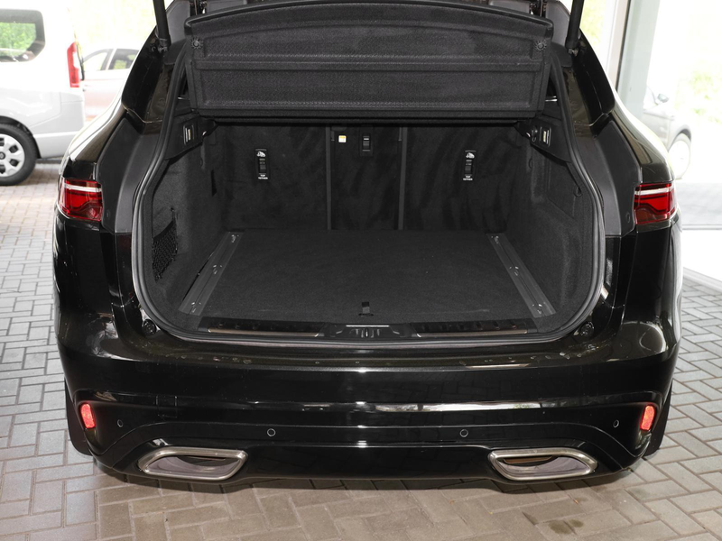 Jaguar F-Pace P400 AWD R-Dynamic  PANO ACC HUD MERIDIAN — photo 11