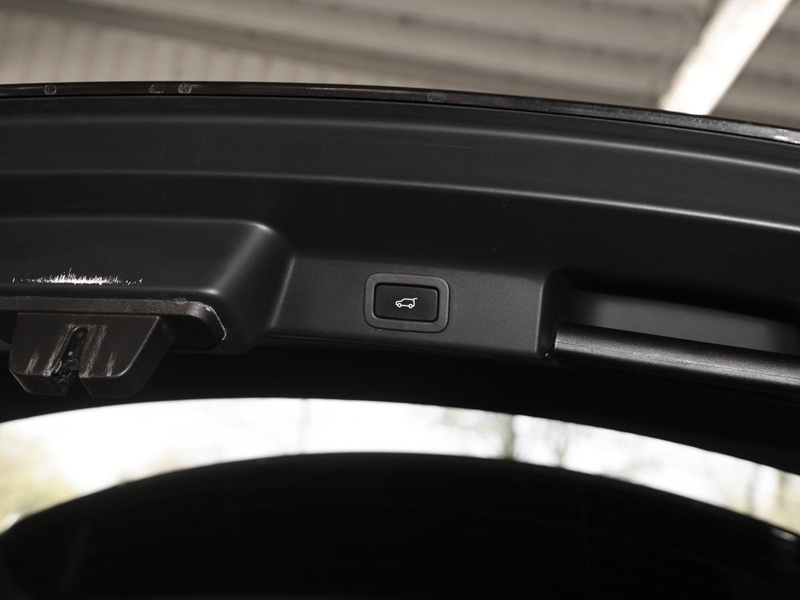 Jaguar F-Pace P400 AWD R-Dynamic  PANO ACC HUD MERIDIAN — photo 10
