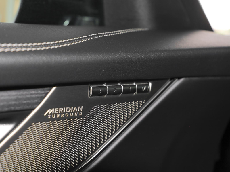 Jaguar F-Pace P400 AWD R-Dynamic  PANO ACC HUD MERIDIAN — photo 14