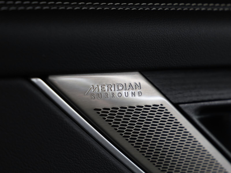 Jaguar F-Pace P400 AWD R-Dynamic  PANO ACC HUD MERIDIAN — photo 8