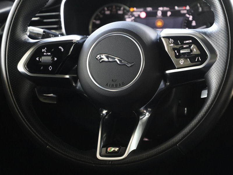 Jaguar F-Pace P400 AWD R-Dynamic  PANO ACC HUD MERIDIAN — photo 7