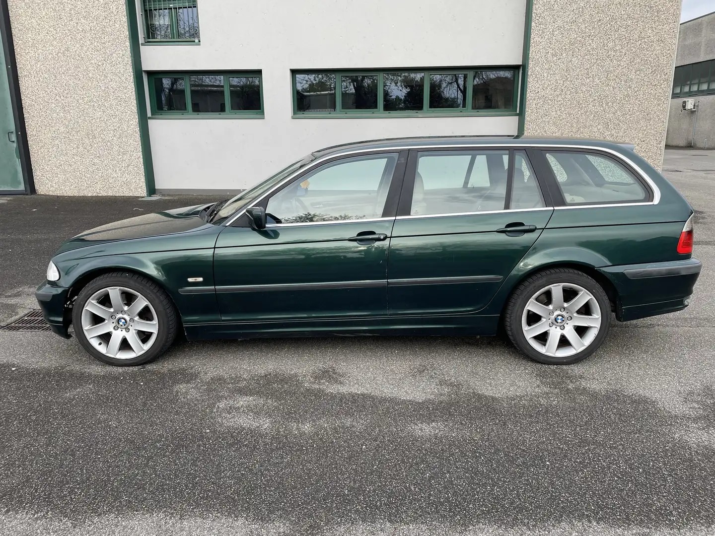 BMW 330 330d Touring - 1