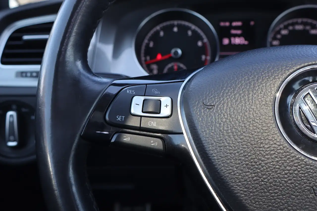 Volkswagen Golf снимка Volkswagen Golf