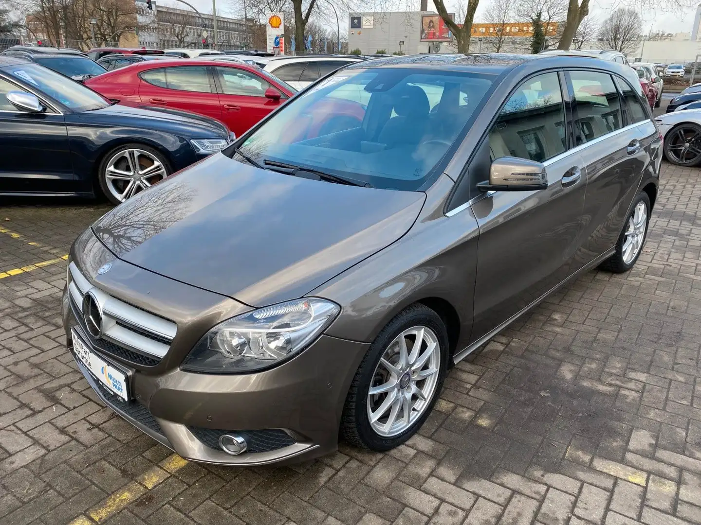 Mercedes-Benz B 220 CDI 7G-DCT SPORTPAKET EURO6|AHK|NAVI|SPUR Šedá - 1