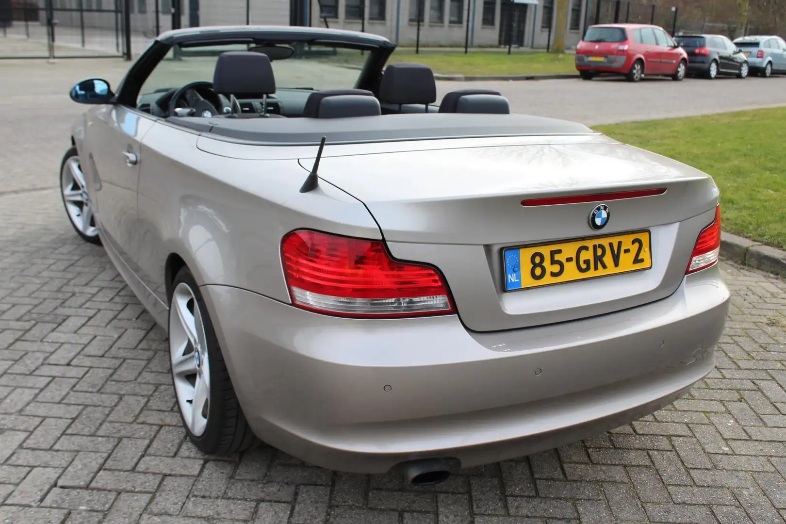 BMW 118 1-serie Cabrio 118i Executive ned auto NAP NAVI MU Grau - 2