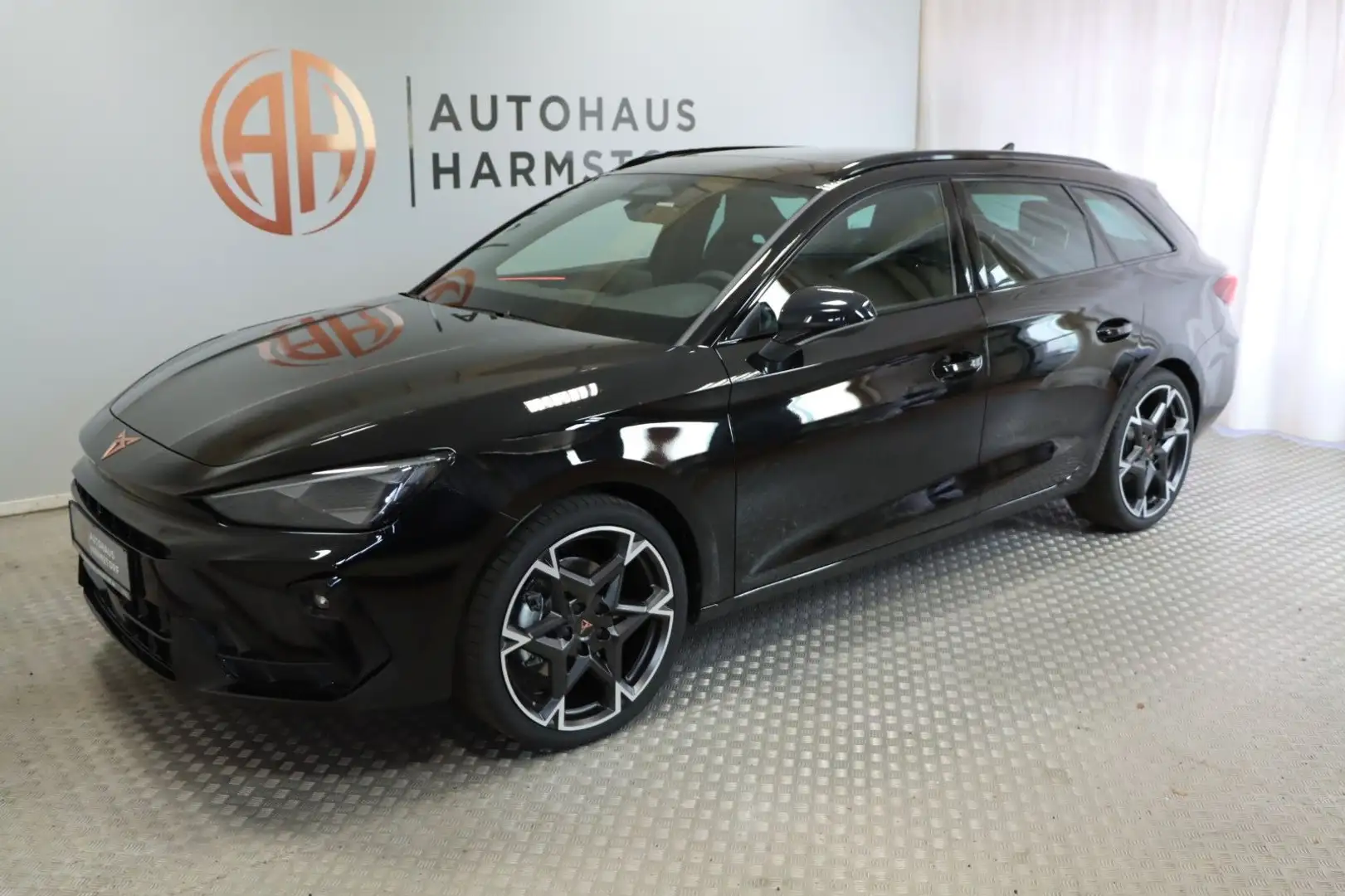 CUPRA Leon Sportstourer 1.5 AHK Pano 19Zoll Sennheiser Schwarz - 2