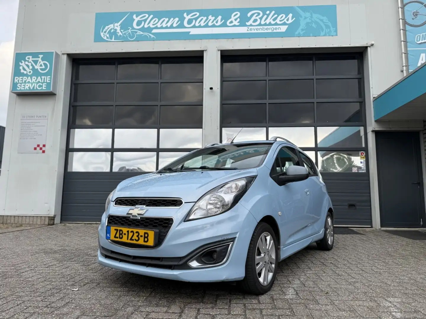 Chevrolet Spark 1.2 16V LTZ Blauw - 1