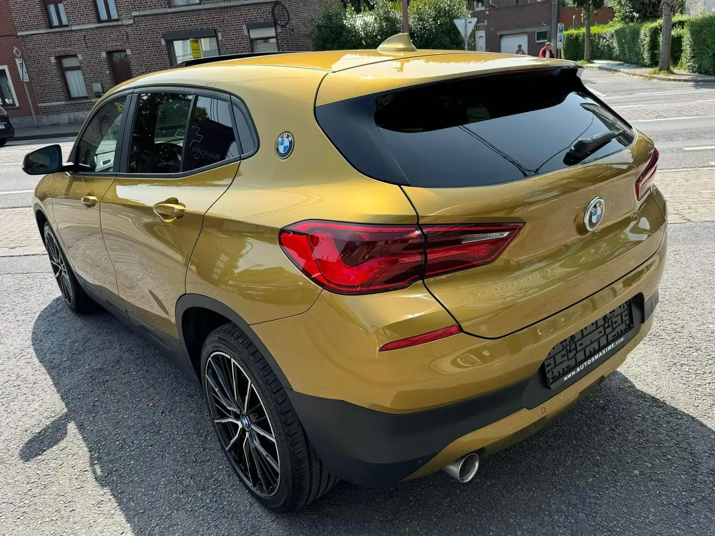 BMW X2 1.5i sDrive18 / Toit pano / Full LED / Garantie Geel - 2