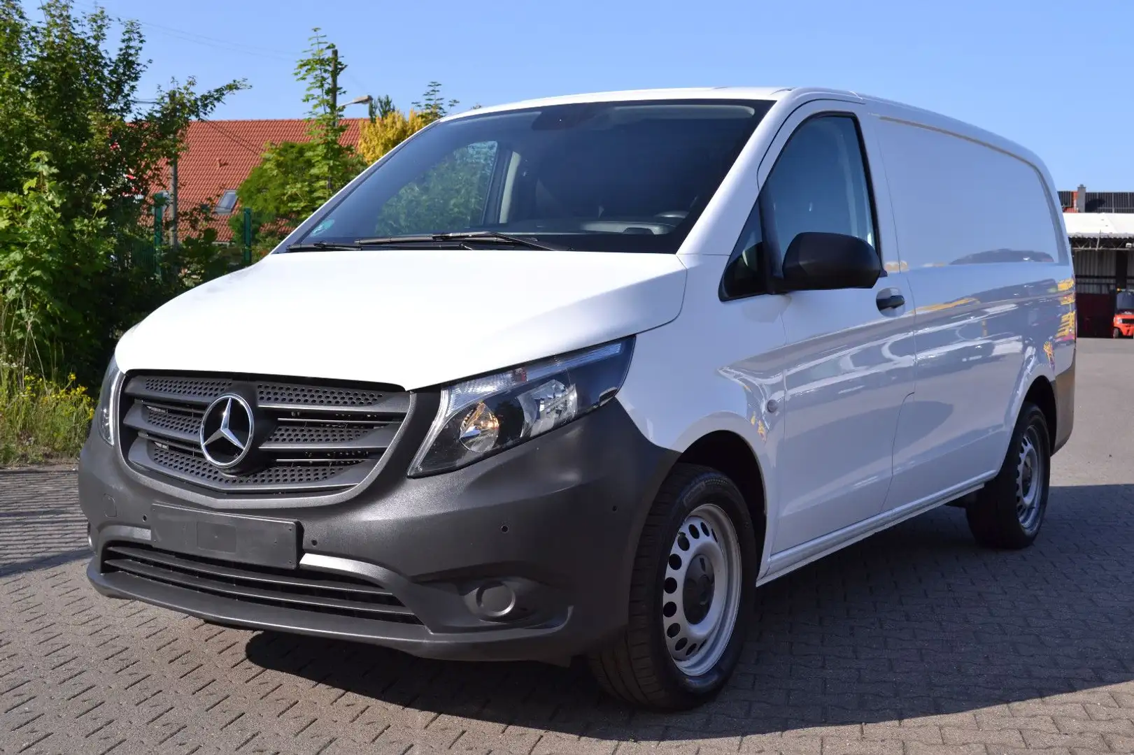 Mercedes-Benz Vito 116 CDI 4Matic 4x4 lang  Automatik 9G Weiß - 1